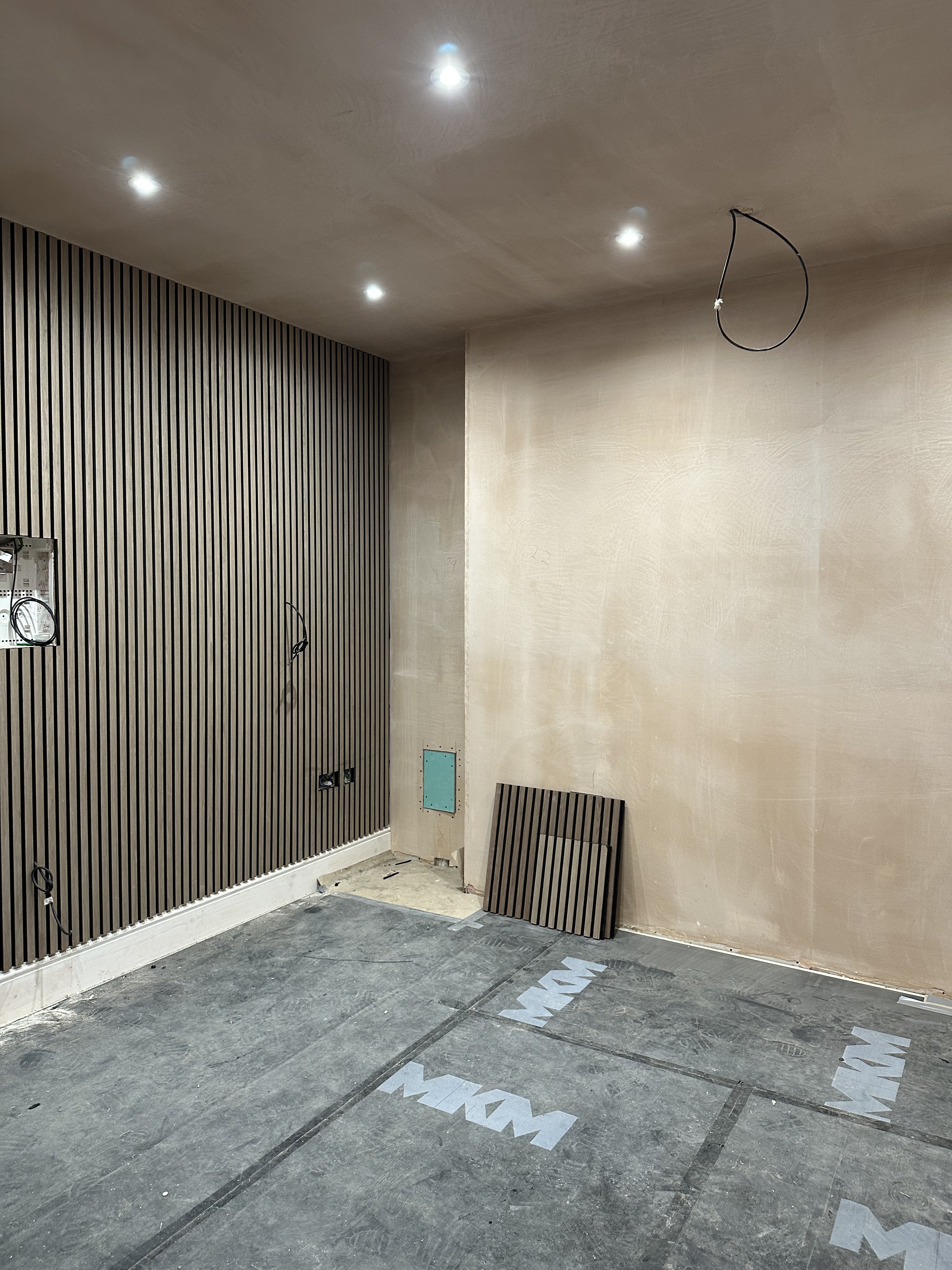 Recessed downlights installation